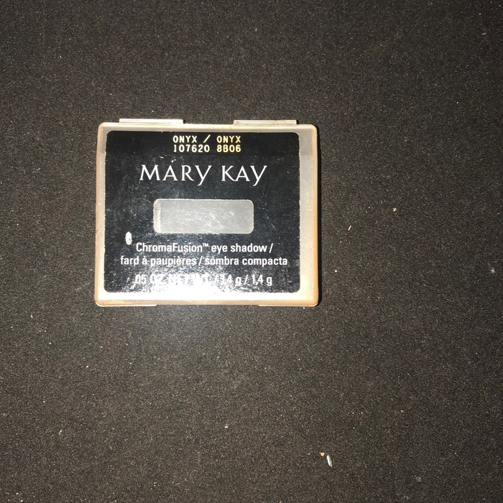 Eyeshadow - Picture 1 of 3
